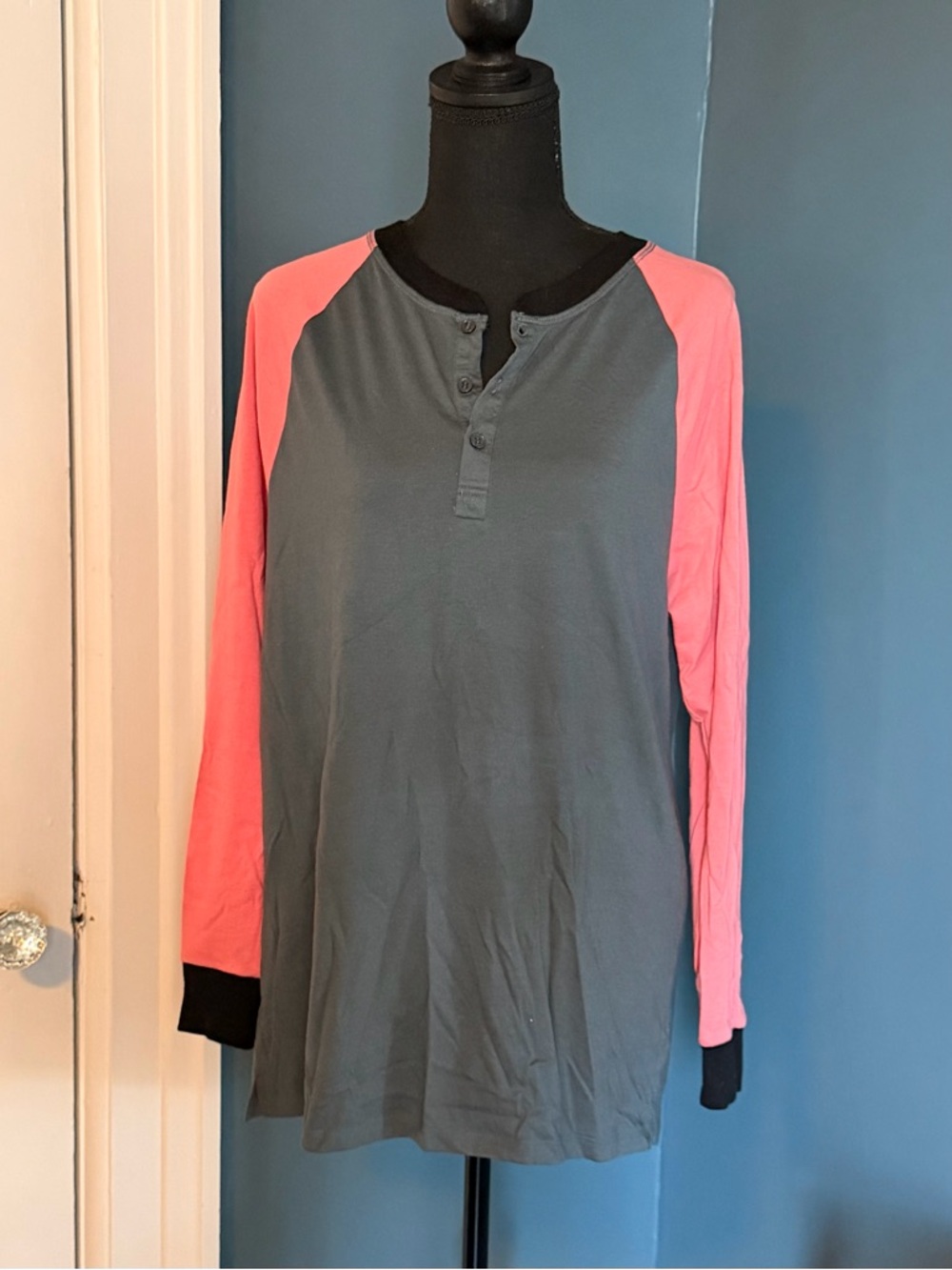 💗 LuLaRoe Gray and Pink Long Sleeve Henley Top